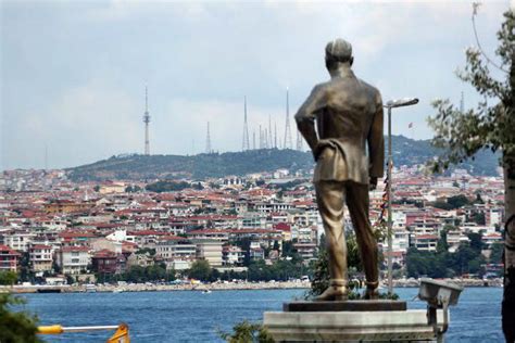 istanbul sarayburnu atatürk heykeli